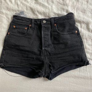 Levis Ribcage Shorts
